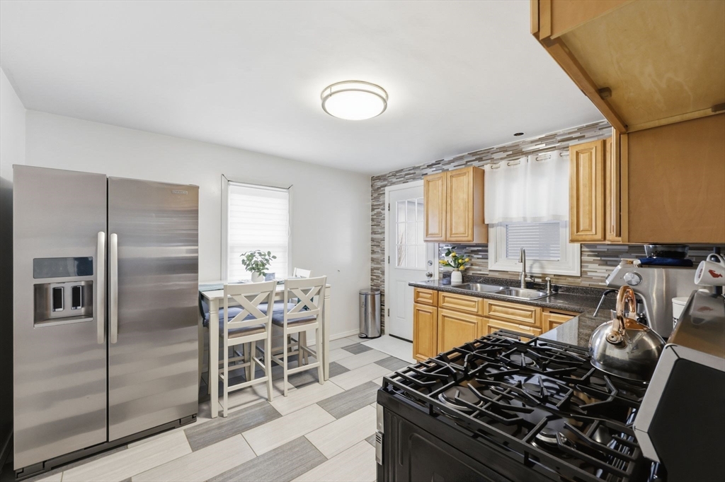 63 Fordham Street Springfield, MA 01104 - Photo 13 of 39
