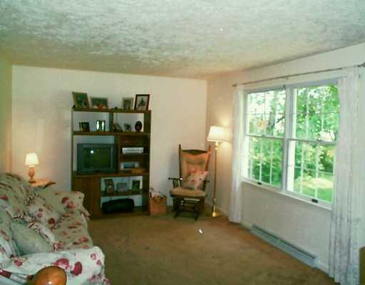 568 Meridian Road Renfrew, PA 16053 - Photo 4 of 8 Living Room.