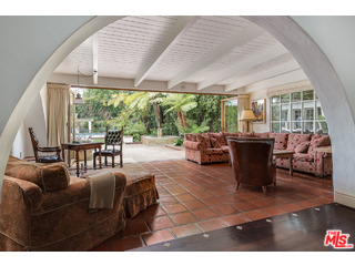 711 Walden Drive Beverly Hills, CA 90210 - Photo 3 of 10