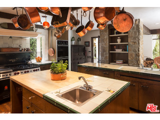 711 Walden Drive Beverly Hills, CA 90210 - Photo 8 of 10