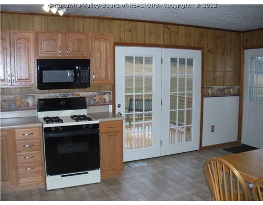 527 Bluelick Road Winfield, WV 25213 - Photo 6 of 9 Dining Room.