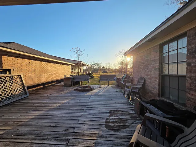 $385,000 | 138 Pin Oak Drive, Angleton, TX 77515