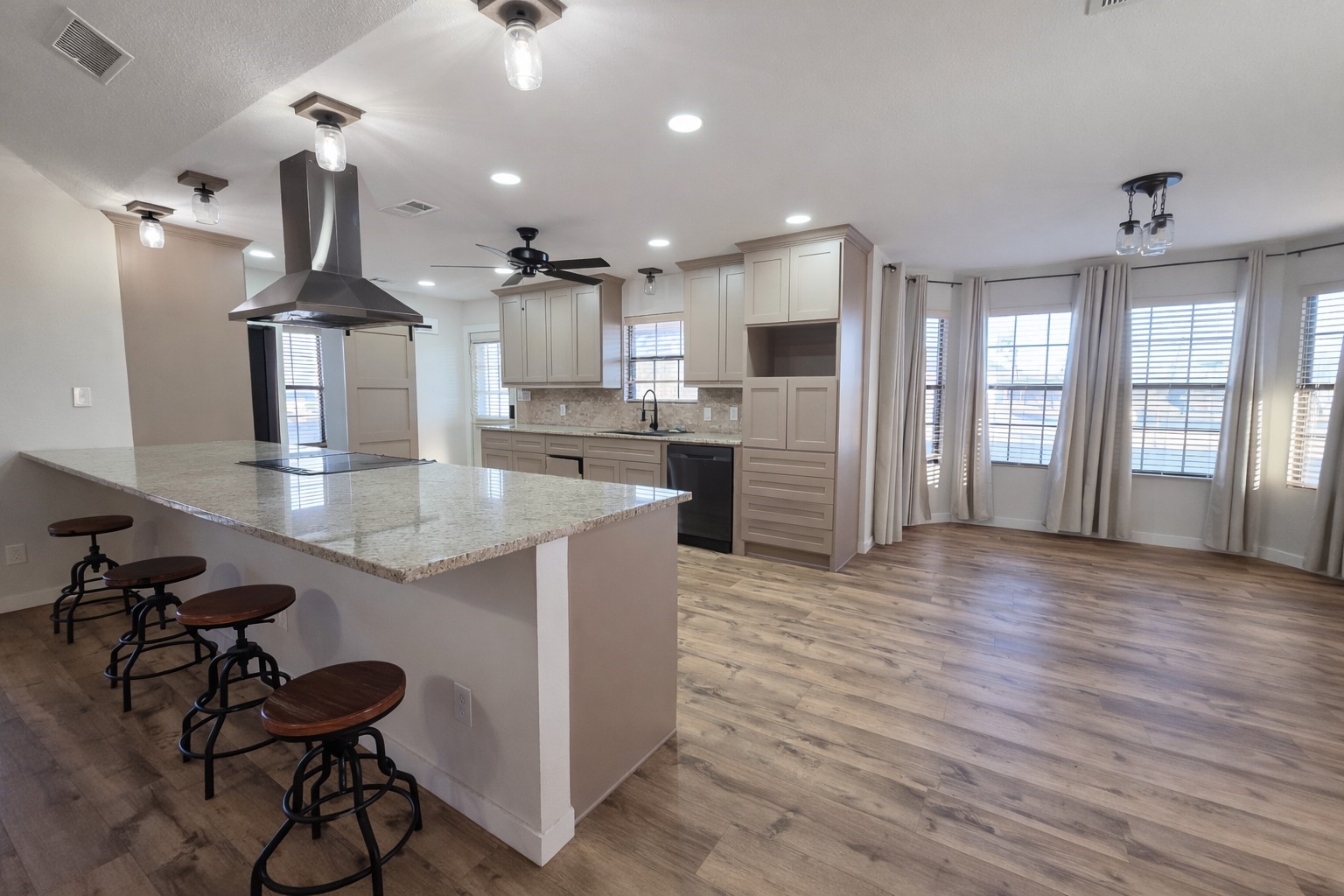 138 Pin Oak Drive Angleton, TX 77515 - Photo 2 of 22