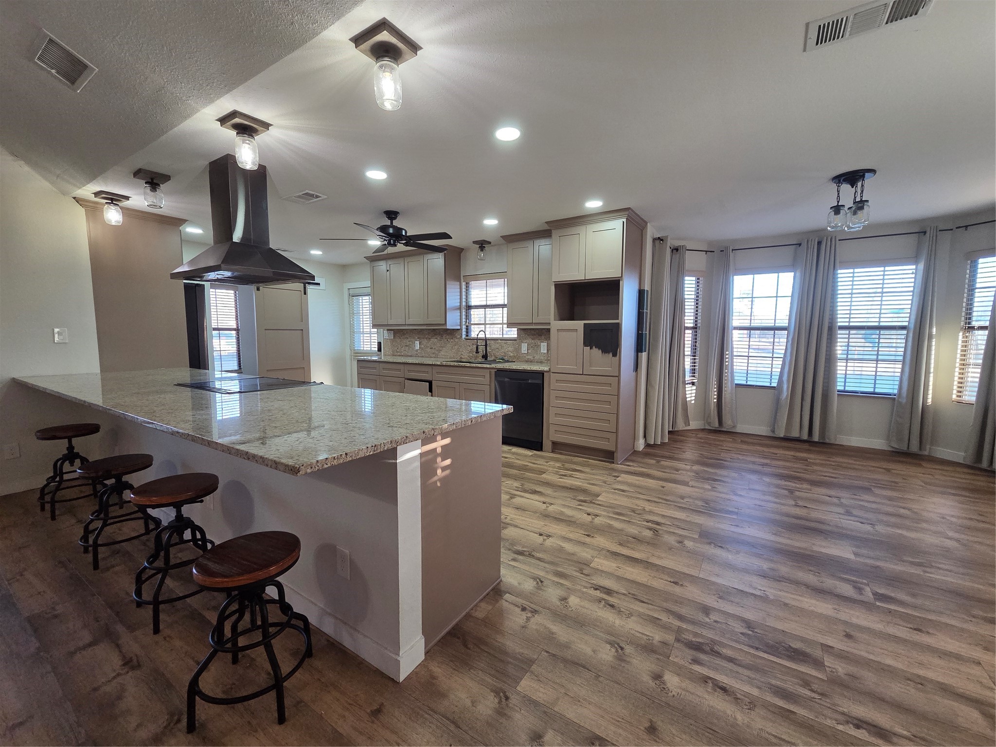 138 Pin Oak Drive Angleton, TX 77515 - Photo 7 of 22