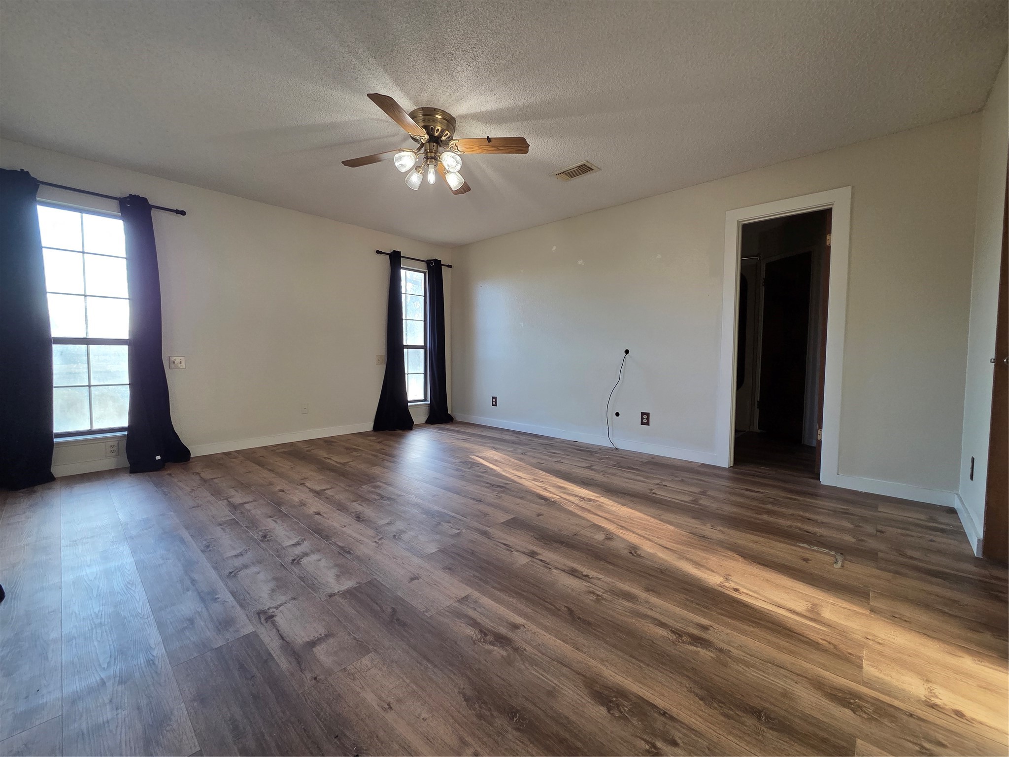 138 Pin Oak Drive Angleton, TX 77515 - Photo 8 of 22 Primary Bedroom