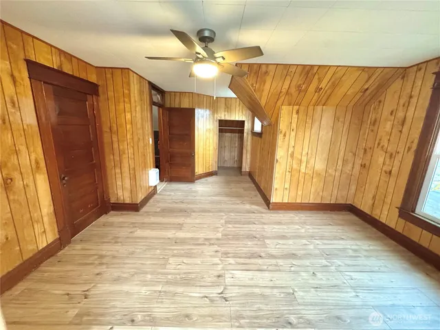a view of entryway with wooden floor