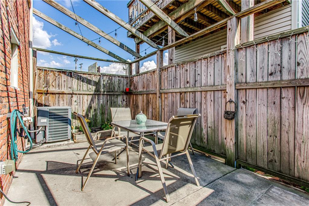 2128 Merriman Way Pittsburgh, PA 15203 - Photo 32 of 37 a patio with table and chairs
