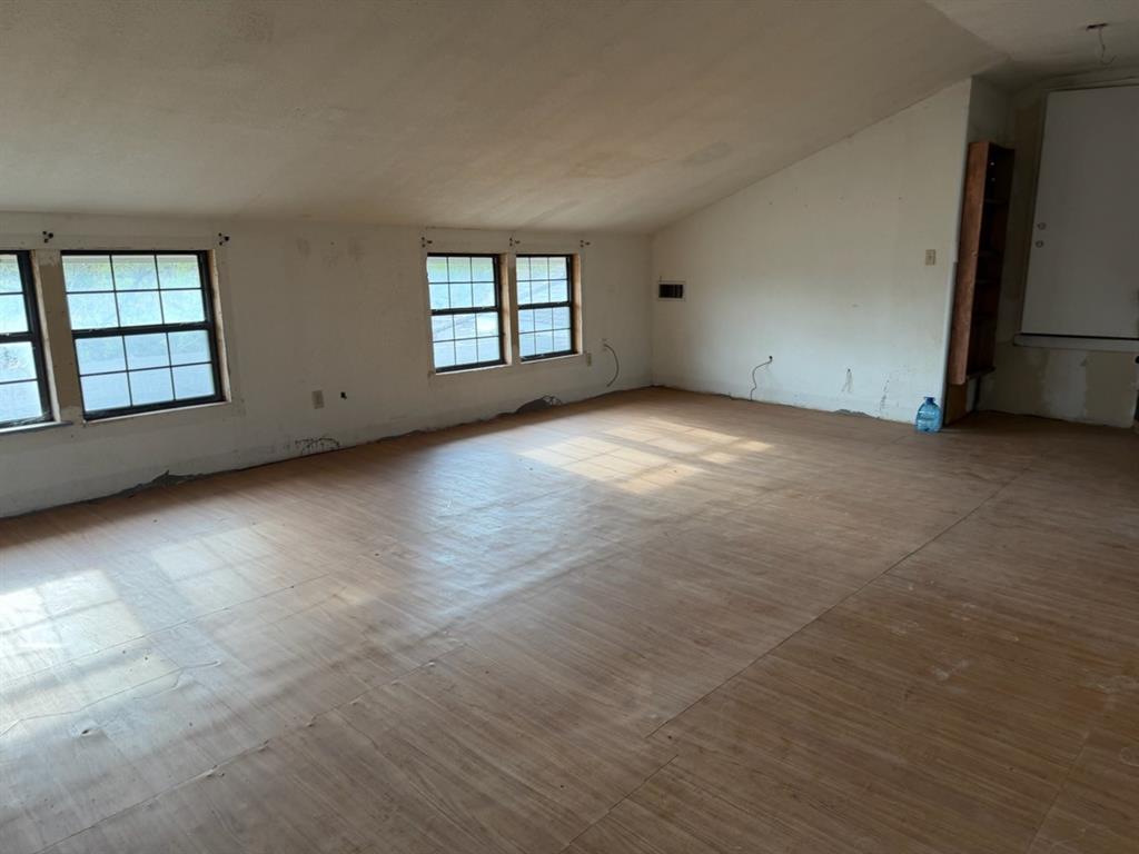 4050 Old Anson Road Abilene, TX 79601 - Photo 3 of 40 an empty room with windows