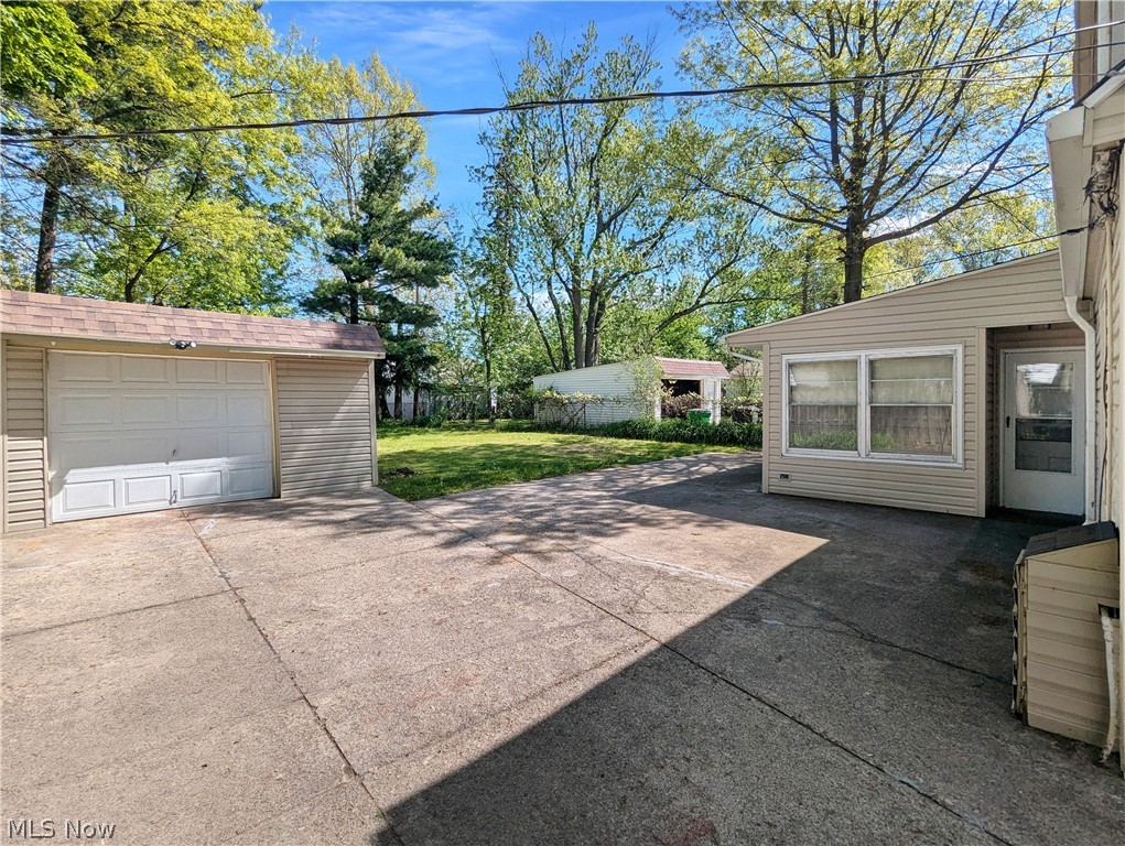4135 Eastway Road Cleveland, OH 44121 - Photo 7 of 21