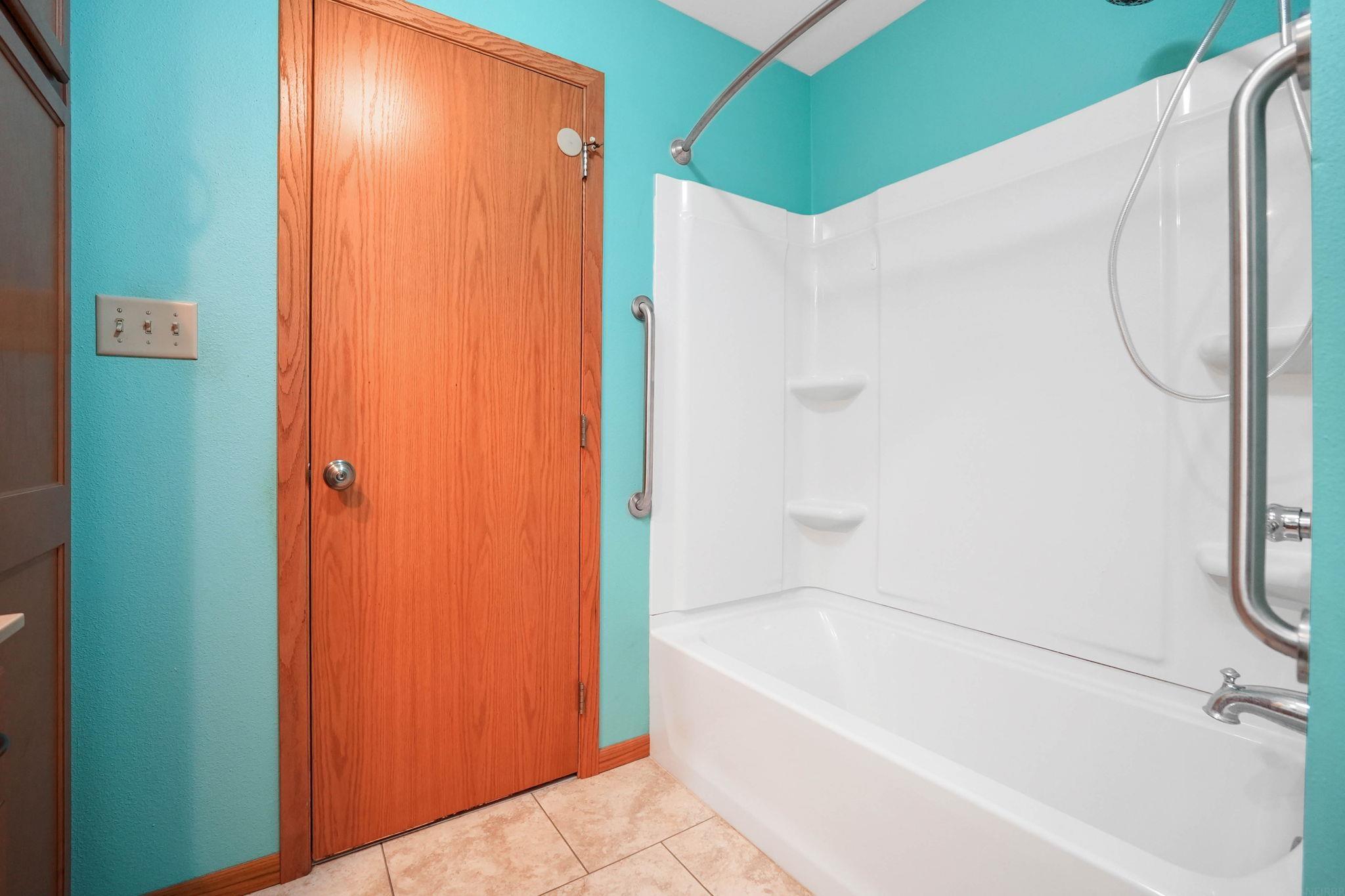 1202 Fulton Street Waterloo, IA 50707 - Photo 10 of 27 Gallery Image 10