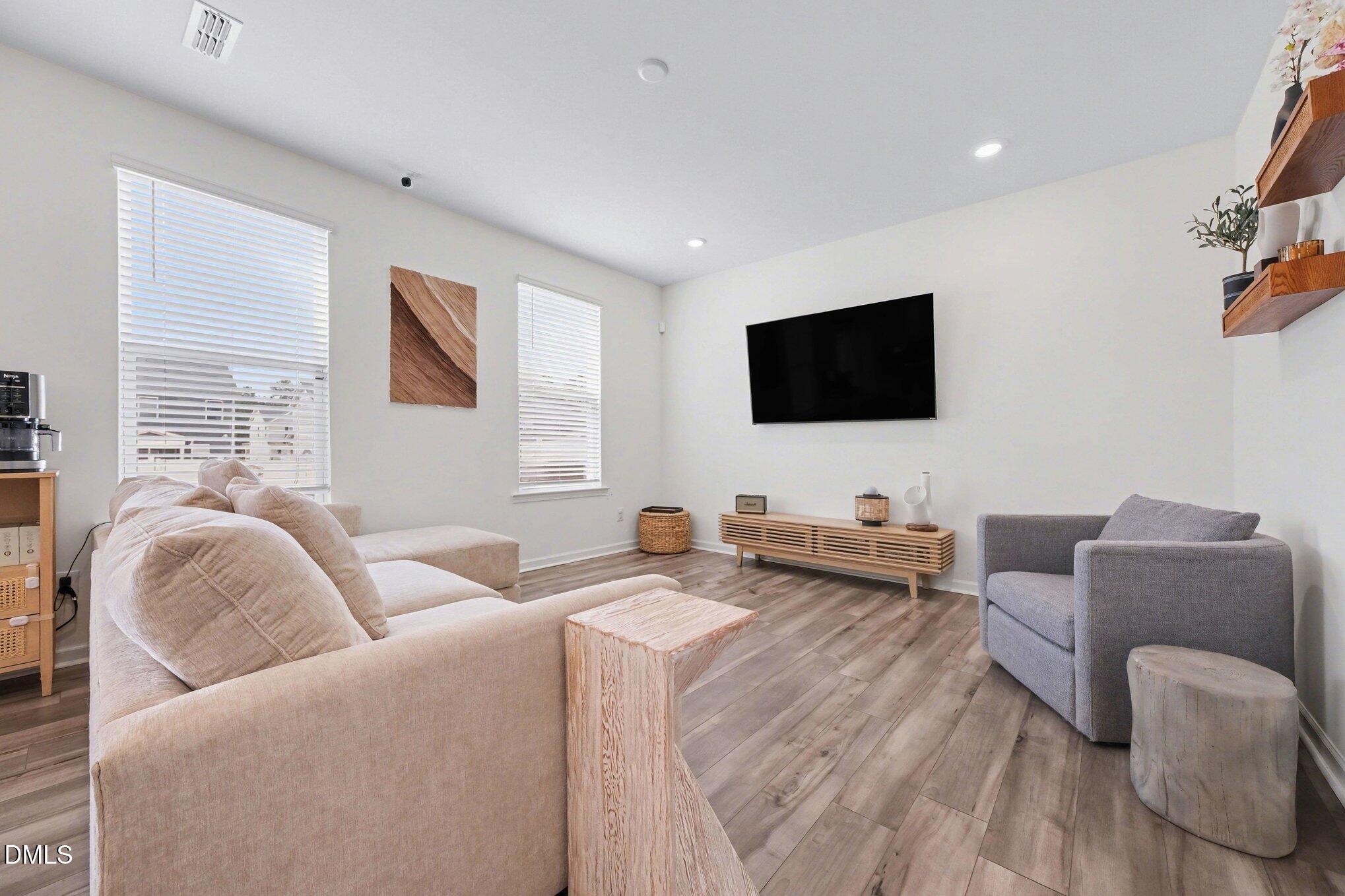 2129 Crestwood Rdg Drive Durham, NC 27704 - Photo 4 of 27 Living Room