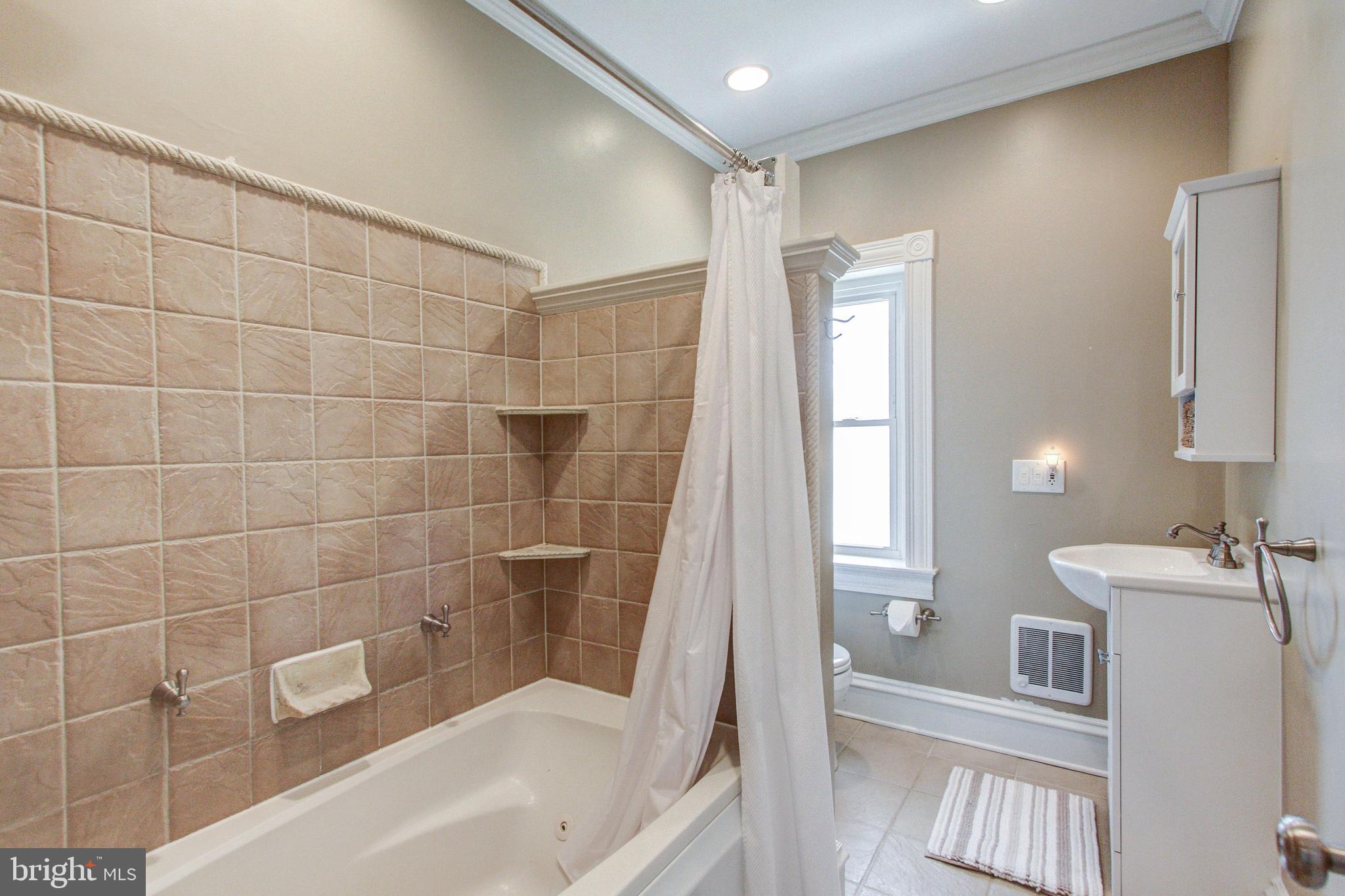 855 North Pleasantview Road Sanatoga, PA 19464 - Photo 21 of 33 FULL BATHROOM