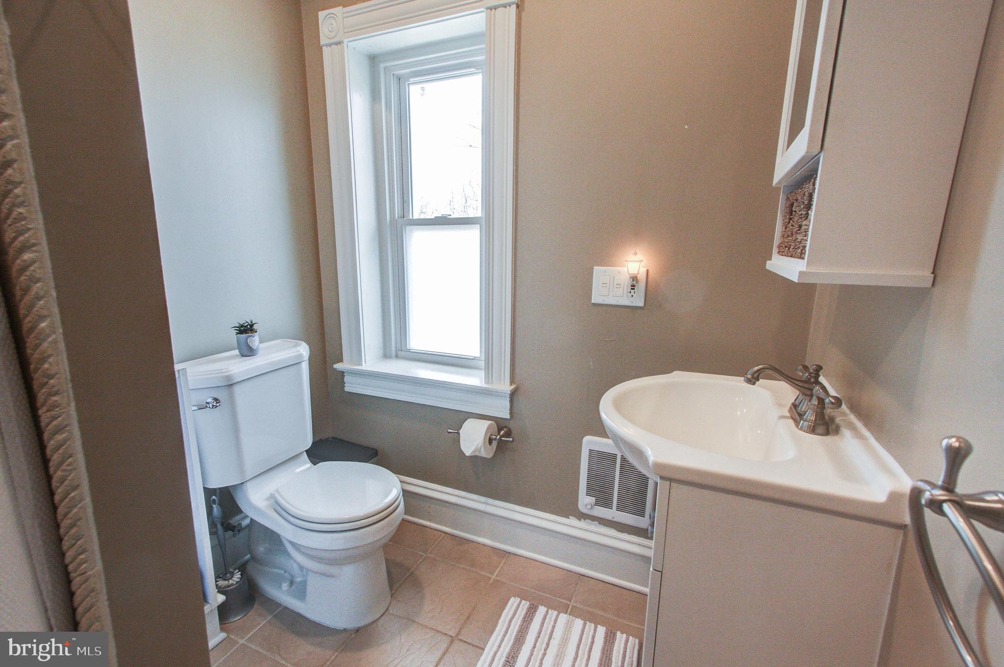 855 North Pleasantview Road Sanatoga, PA 19464 - Photo 22 of 33 FULL BATHROOM