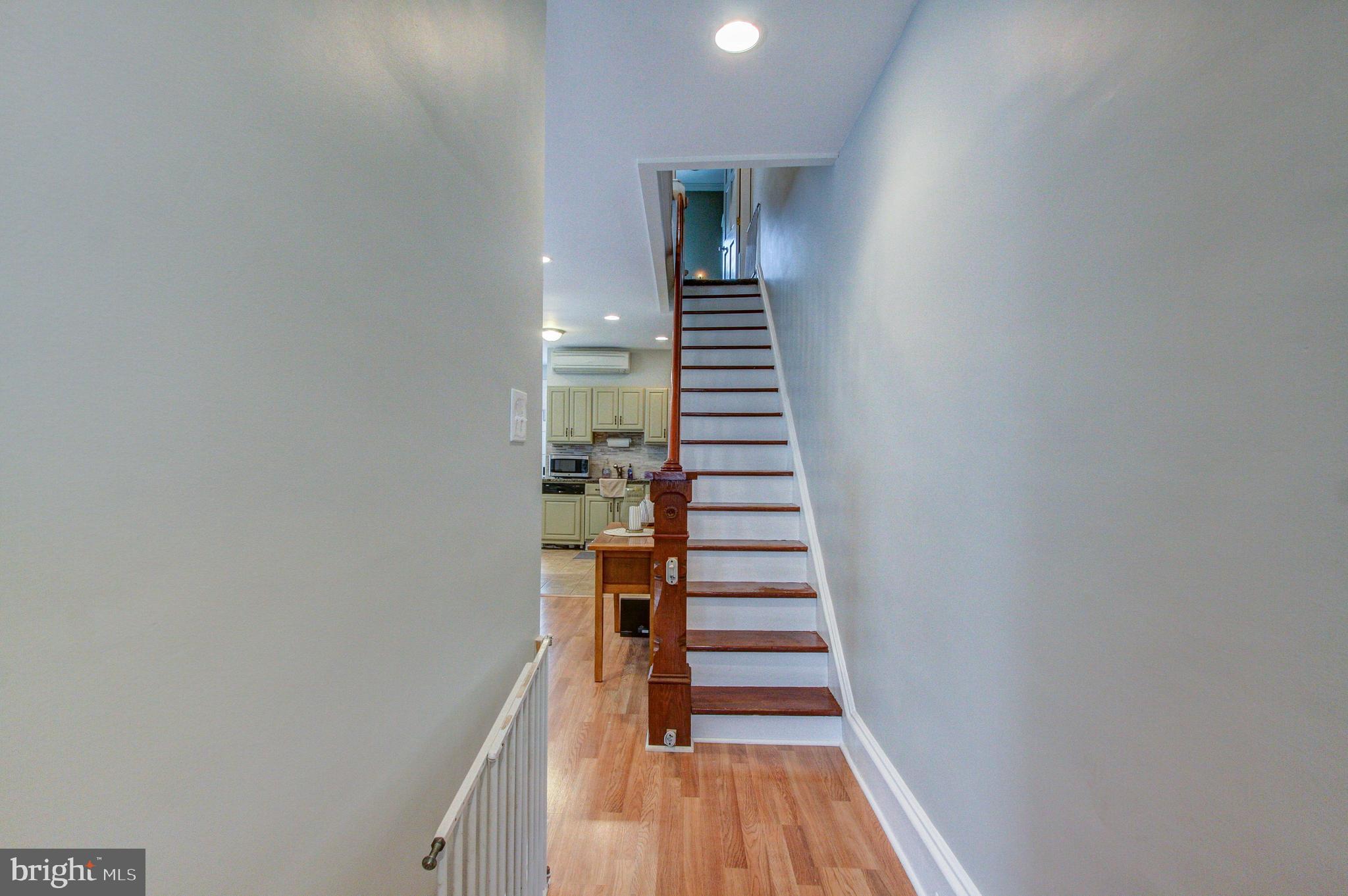855 North Pleasantview Road Sanatoga, PA 19464 - Photo 7 of 33 FRONT HALLWAY