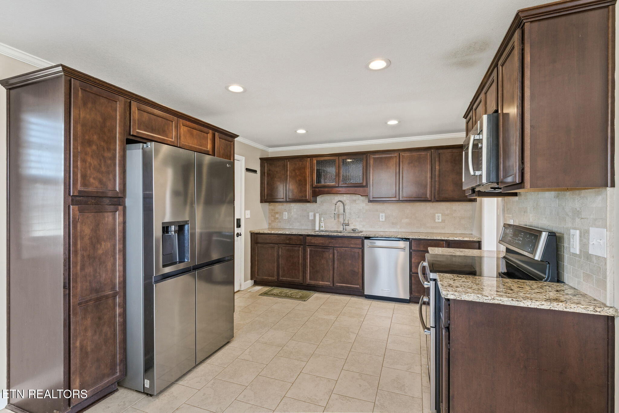 2022 Bessie Slaton Road Dandridge, TN 37725 - Photo 12 of 41 Kitchen