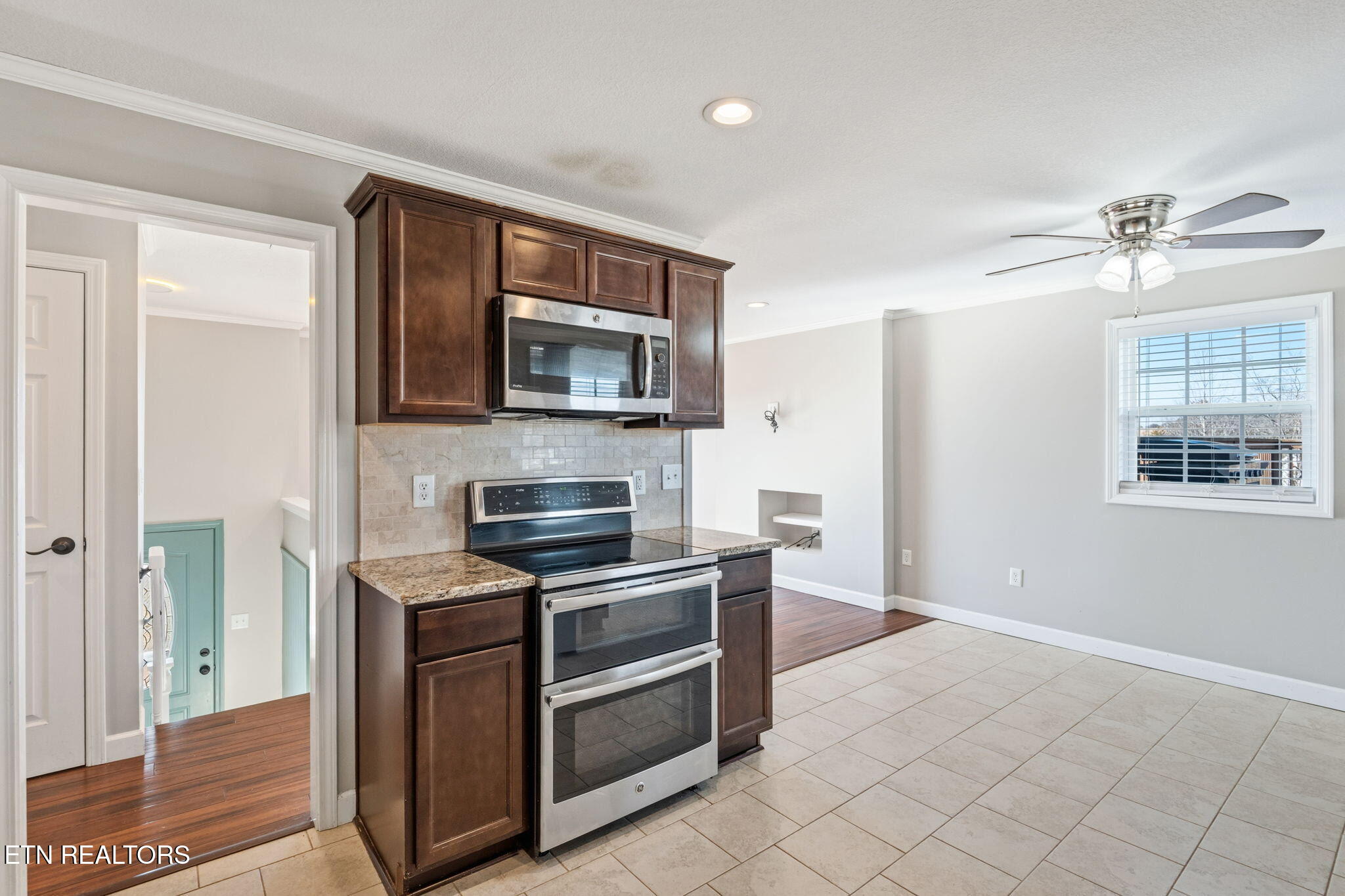 2022 Bessie Slaton Road Dandridge, TN 37725 - Photo 13 of 41 Kitchen & Dining