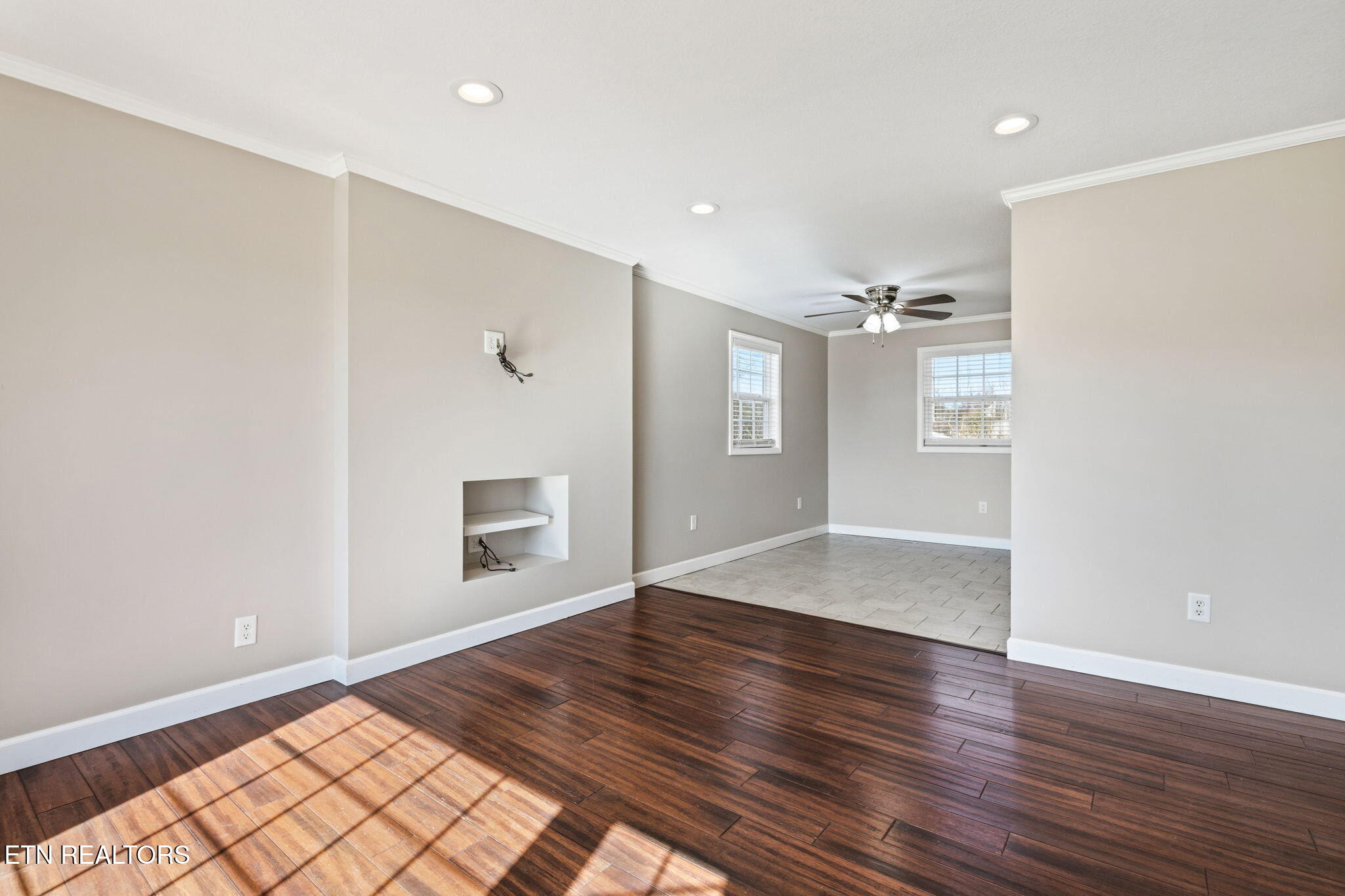 2022 Bessie Slaton Road Dandridge, TN 37725 - Photo 15 of 41 Living Room