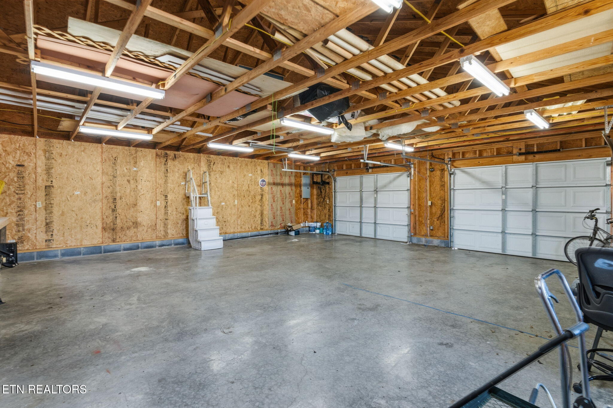 2022 Bessie Slaton Road Dandridge, TN 37725 - Photo 28 of 41 Garage