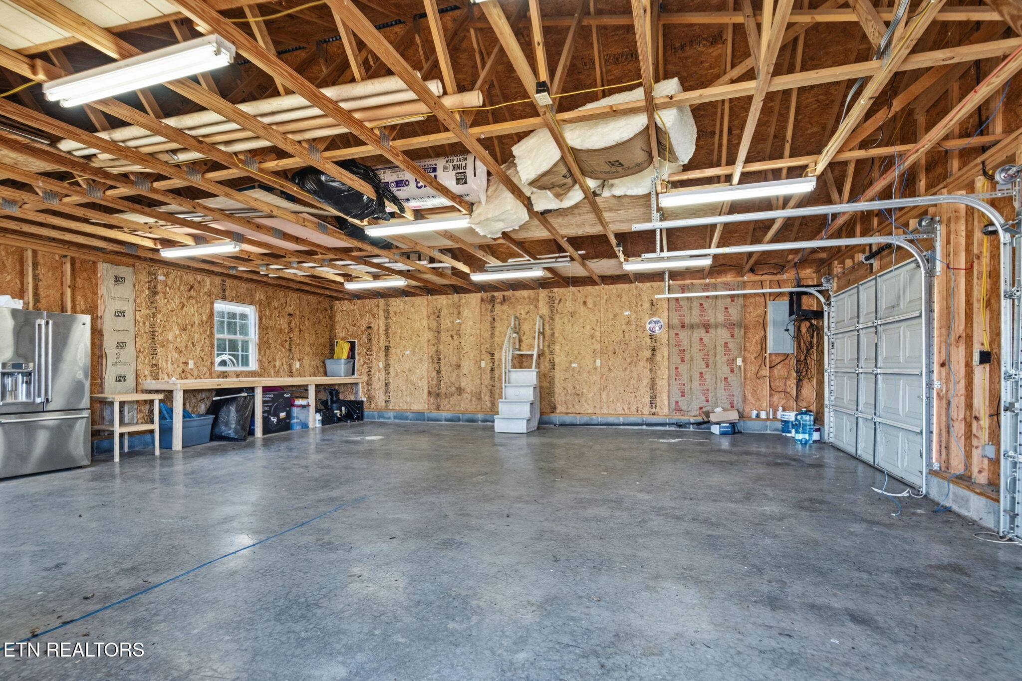 2022 Bessie Slaton Road Dandridge, TN 37725 - Photo 29 of 41 Garage