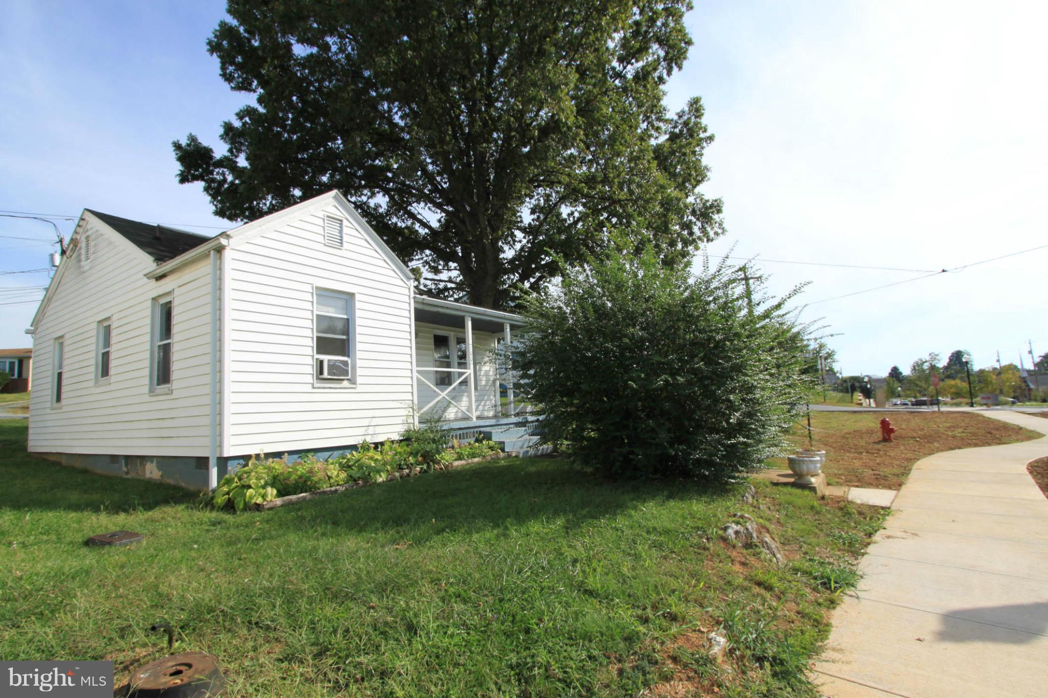 102 North Fairfax Boulevard Ranson, WV 25438 - Photo 14 of 17 Exterior (Front)