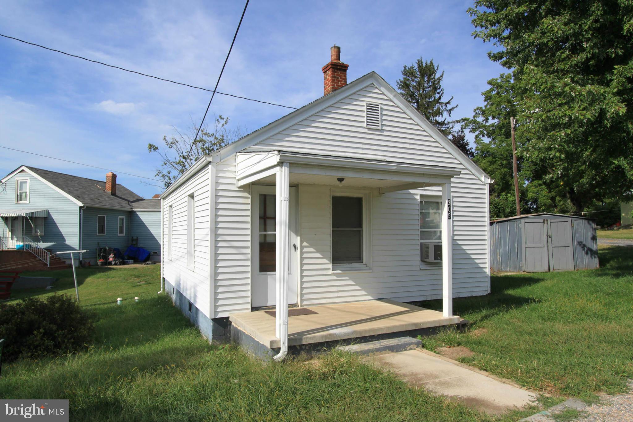 102 North Fairfax Boulevard Ranson, WV 25438 - Photo 4 of 17 Exterior (Front)