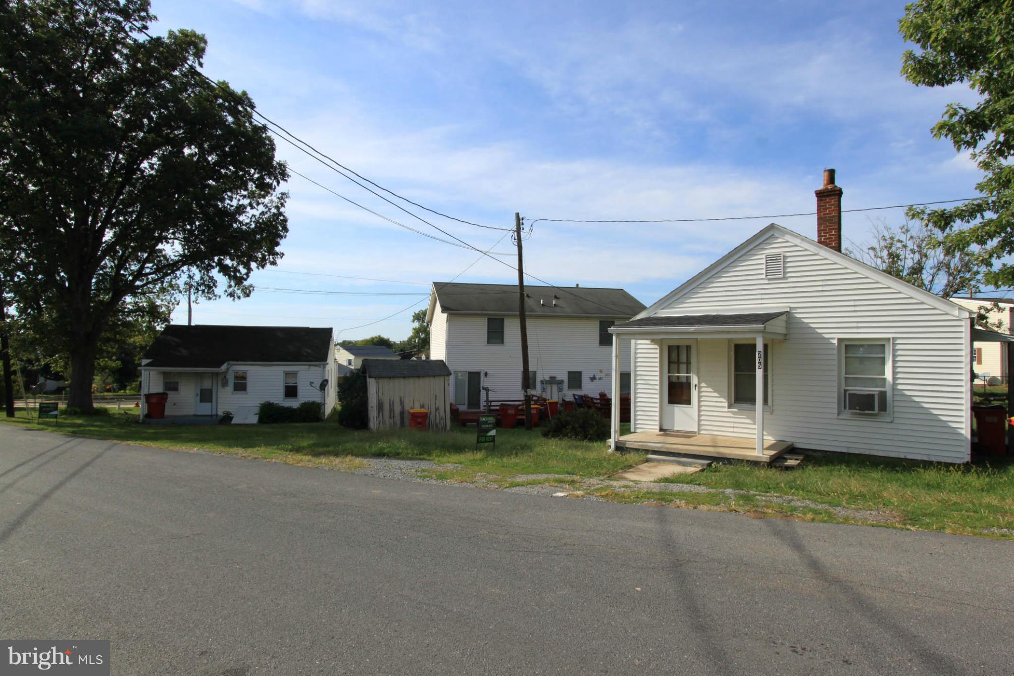 102 North Fairfax Boulevard Ranson, WV 25438 - Photo 5 of 17 Exterior (Front)