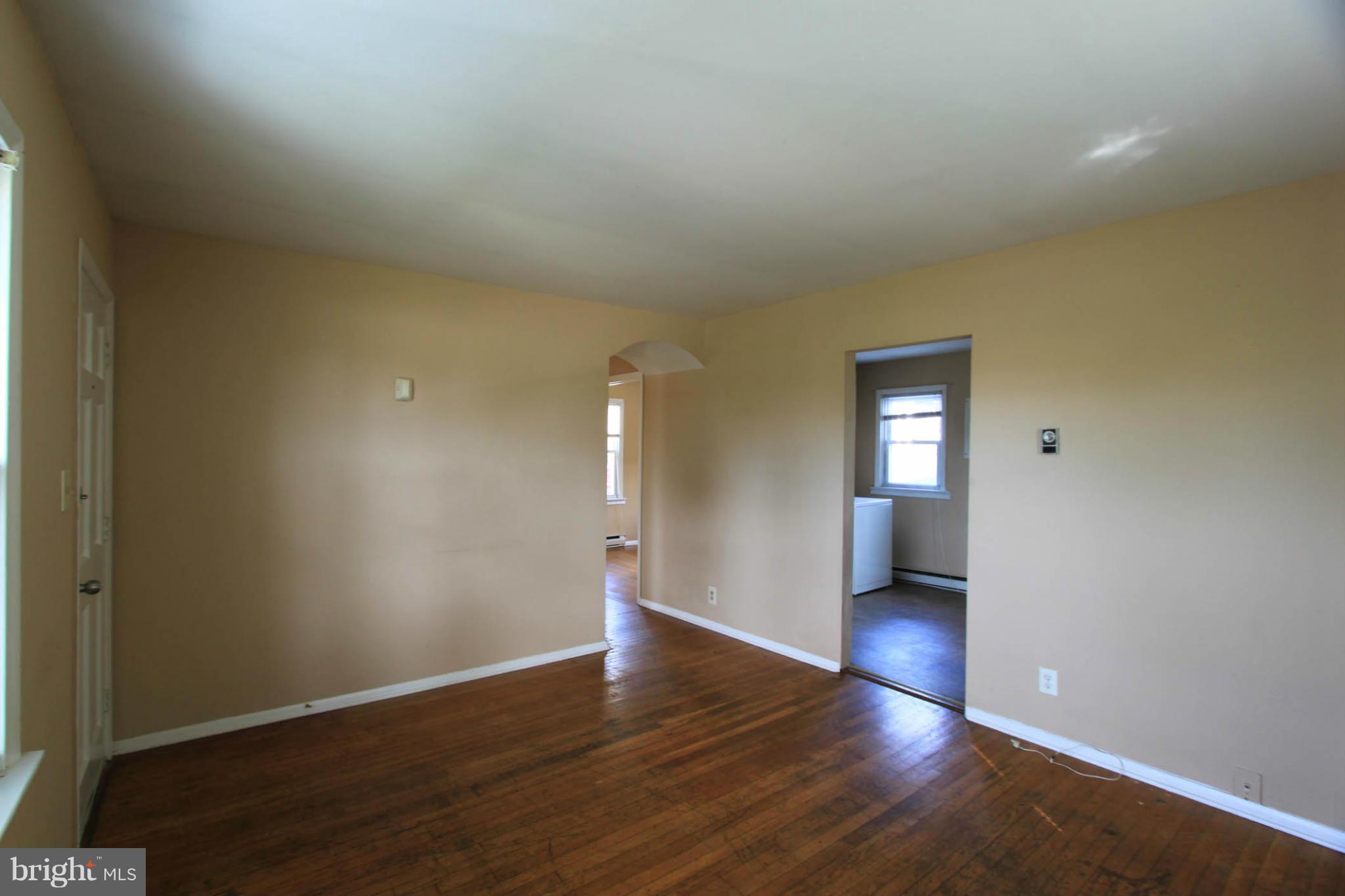 102 North Fairfax Boulevard Ranson, WV 25438 - Photo 9 of 17 Living Room