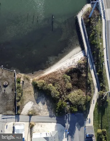 a view of roof with sitting area
