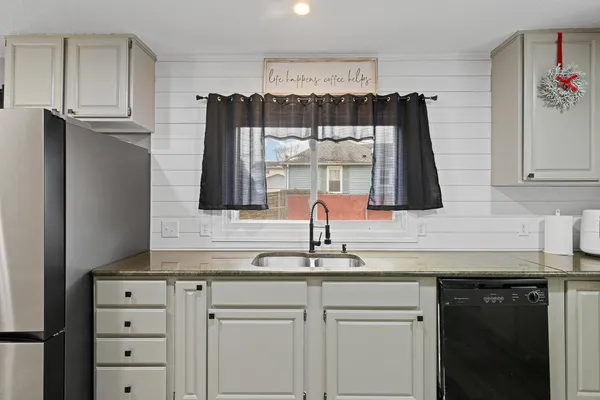 $204,000 | 734 South Winter Street, Adrian, MI 49221