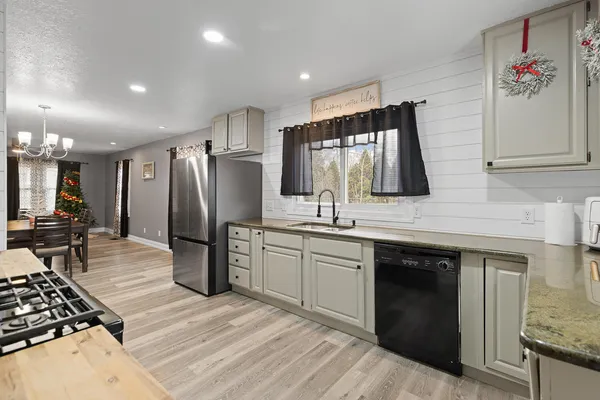 $204,000 | 734 South Winter Street, Adrian, MI 49221