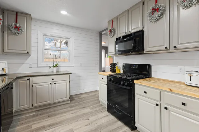 $200,000 | 734 South Winter Street, Adrian, MI 49221