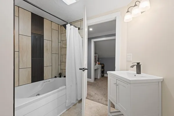 $204,000 | 734 South Winter Street, Adrian, MI 49221