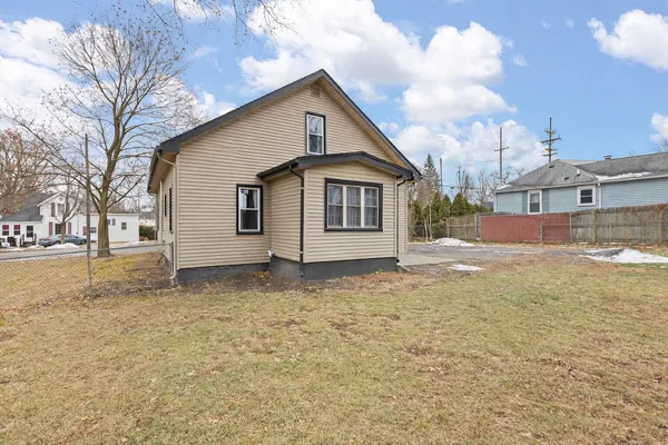 $204,000 | 734 South Winter Street, Adrian, MI 49221