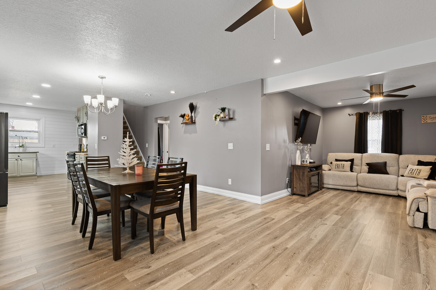 734 South Winter Street Adrian, MI 49221 - Photo 6 of 35 734 S Winter St - 1012