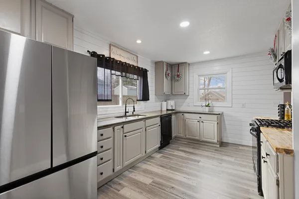 $204,000 | 734 South Winter Street, Adrian, MI 49221