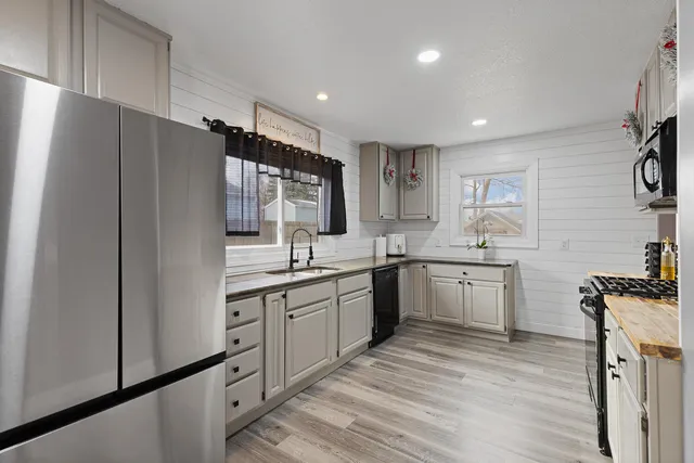 $200,000 | 734 South Winter Street, Adrian, MI 49221