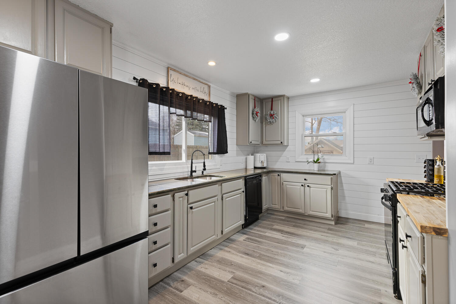 734 South Winter Street Adrian, MI 49221 - Photo 9 of 35 734 S Winter St - 1019