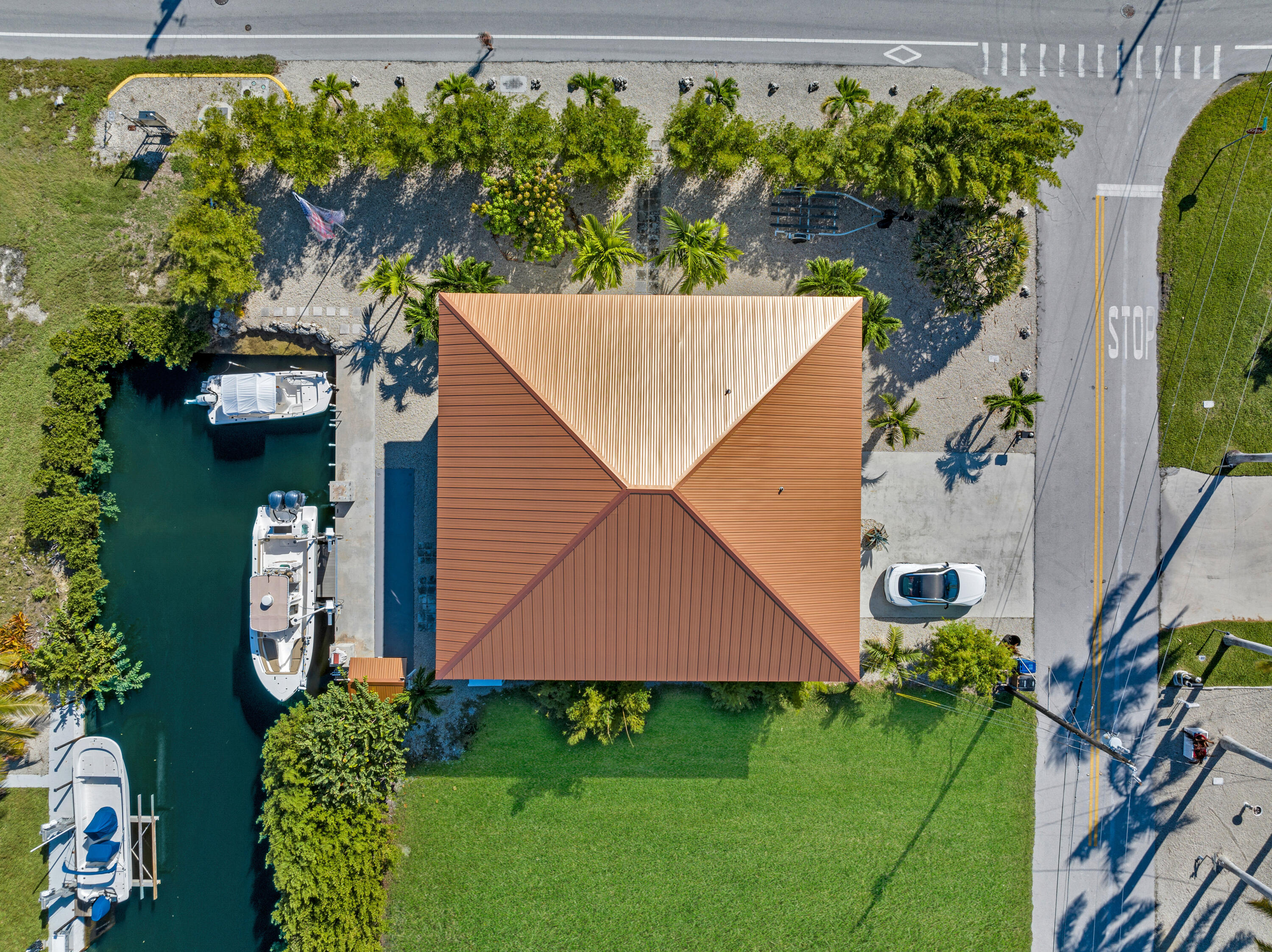 30363 Flamingo Lane Big Pine Key, FL 33043 - Photo 2 of 43 a view of a backyard