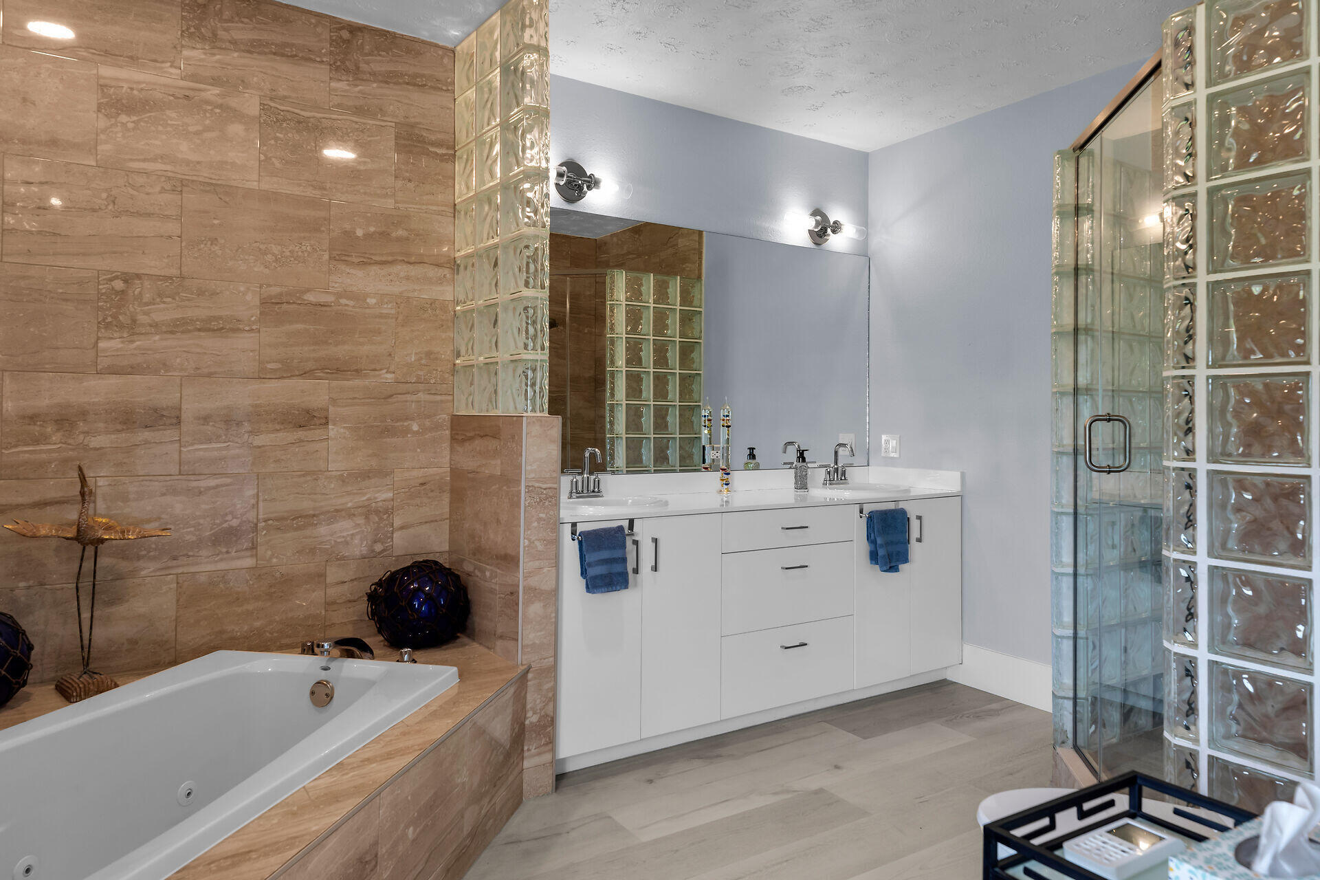 30363 Flamingo Lane Big Pine Key, FL 33043 - Photo 27 of 43 a bathroom with a sink a tub and a mirror