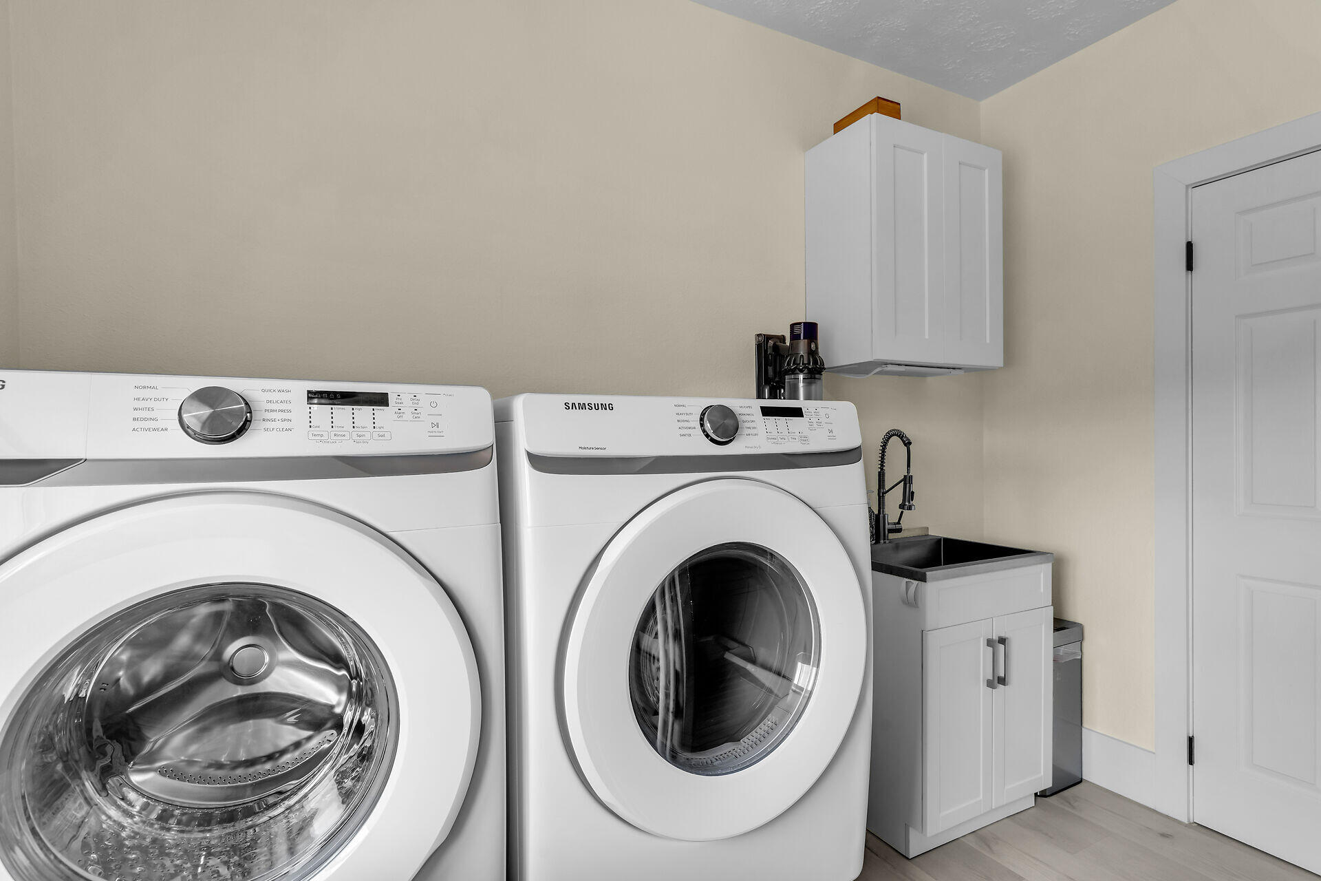 30363 Flamingo Lane Big Pine Key, FL 33043 - Photo 30 of 43 a utility room with dryer and washer