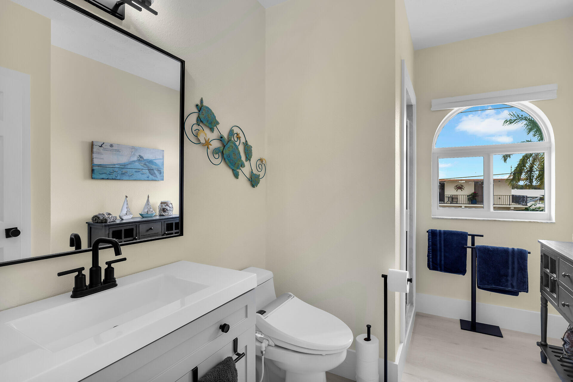 30363 Flamingo Lane Big Pine Key, FL 33043 - Photo 31 of 43 a bathroom with a toilet a sink and mirror