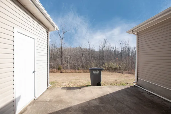 a view of back yard of the house