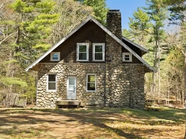 $494,900 | 876 Plymouth Street, East Bridgewater, MA 02333