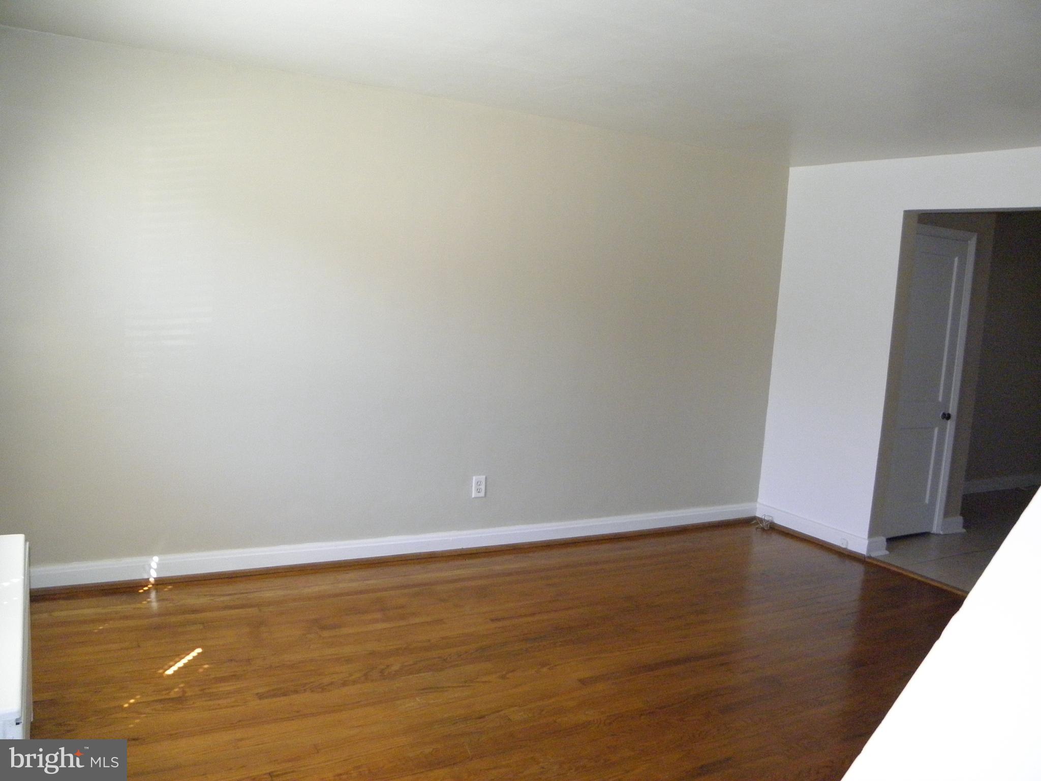 1214 Primrose Avenue Rosedale, MD 21237 - Photo 3 of 28 Living Room