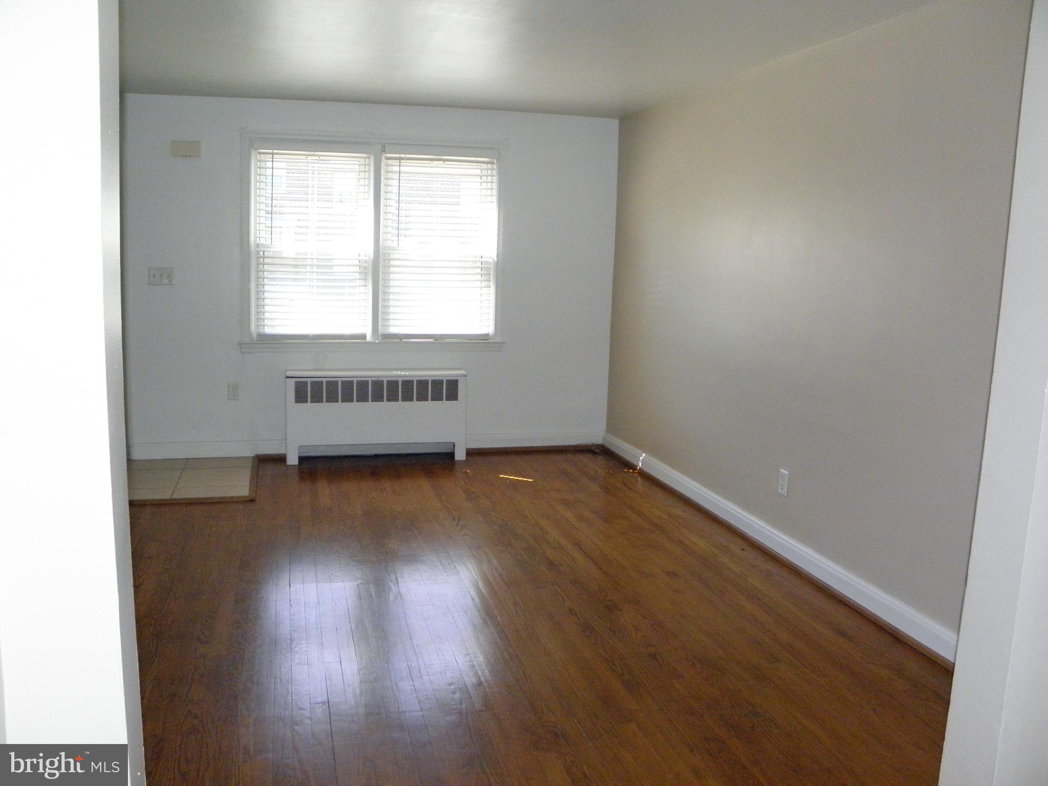 1214 Primrose Avenue Rosedale, MD 21237 - Photo 4 of 28 Living Room
