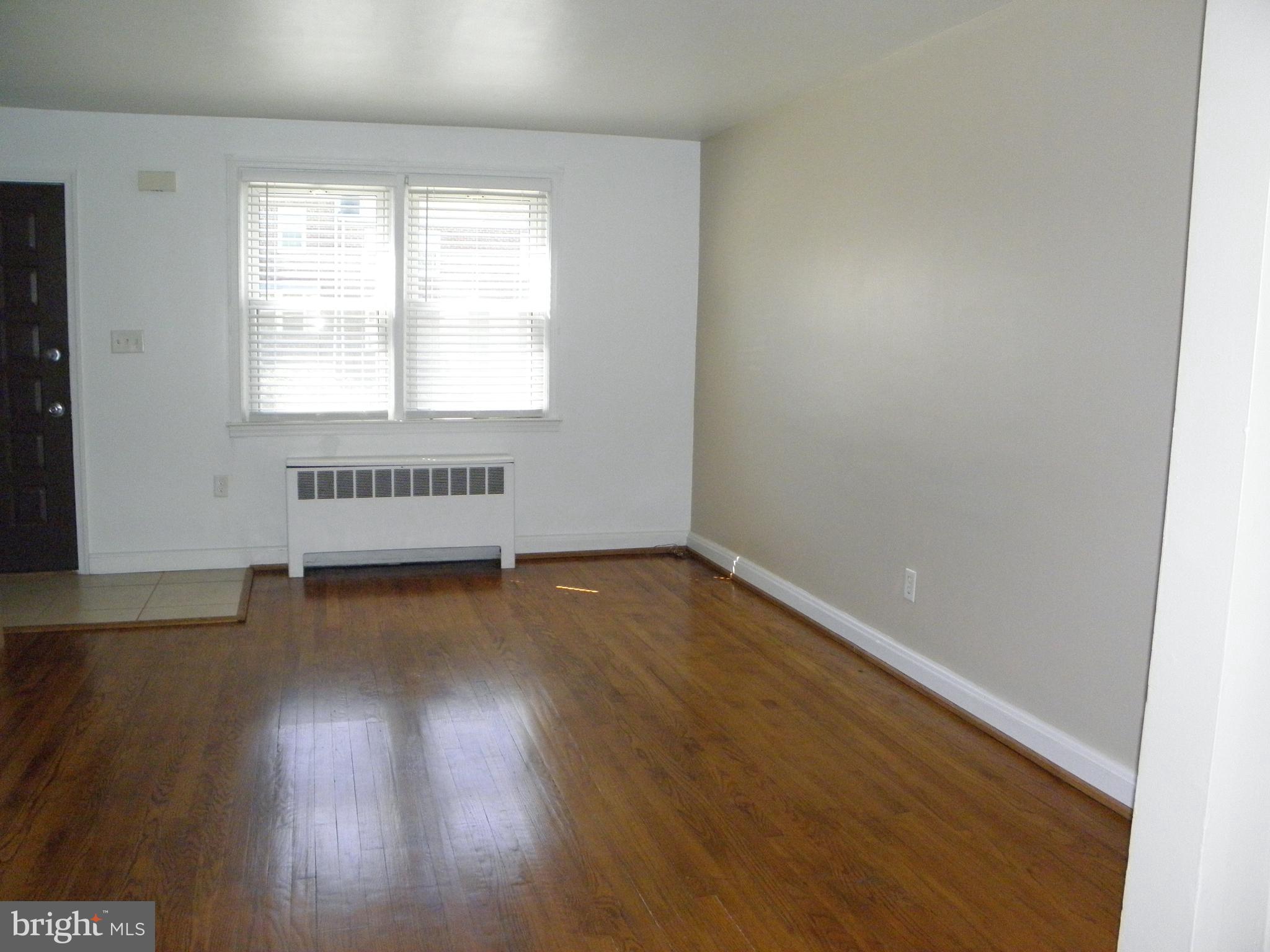 1214 Primrose Avenue Rosedale, MD 21237 - Photo 5 of 28 Living Room