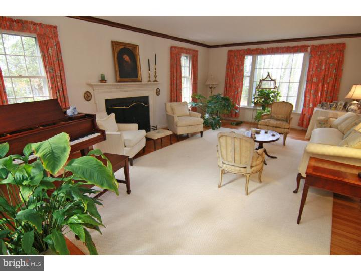 570 Bair Road Berwyn, PA 19312 - Photo 3 of 25 Living Room