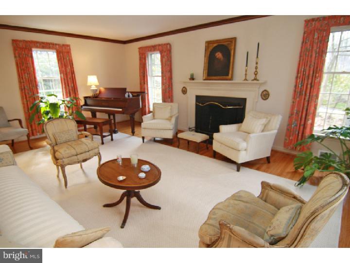 570 Bair Road Berwyn, PA 19312 - Photo 4 of 25 Living Room