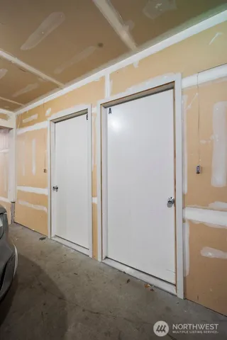 a view of room with an empty room