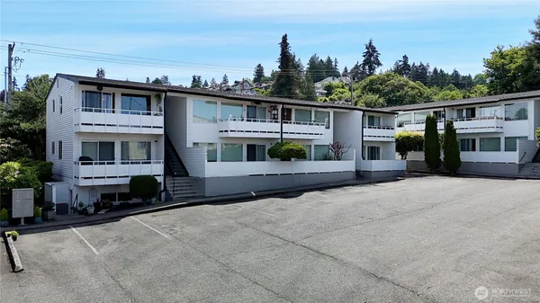 $3,800,000 | 2902 North Carr Street, Tacoma, WA 98403